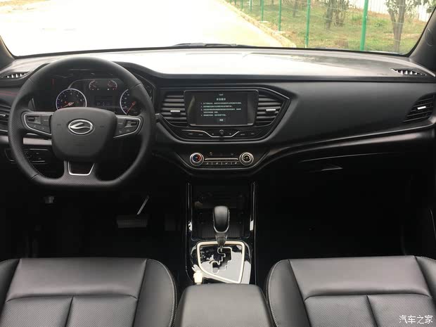 内饰新风格 曝陆风小型SUV E36内饰谍照
