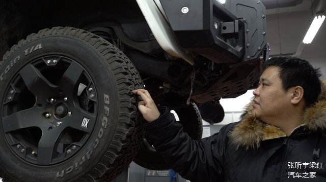 传动、转向、前桥、后桥还有底盘、轮毂、悬挂、轮胎等都进行了全面的检查