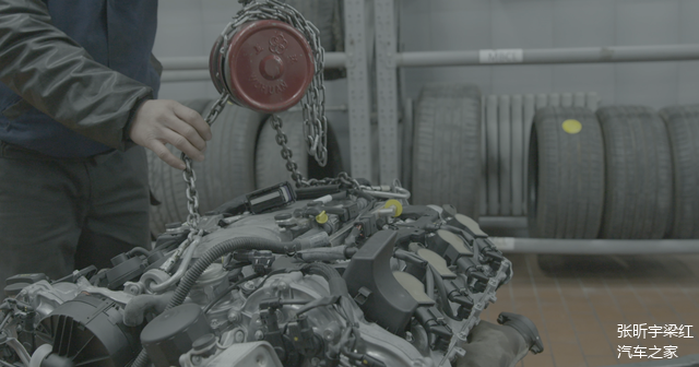 虽然发动机只跑了1万多公里，技术上没啥问题，但为了安全进入无人区还是换了一个全新的