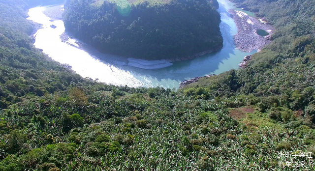 云海下的雅鲁藏布江